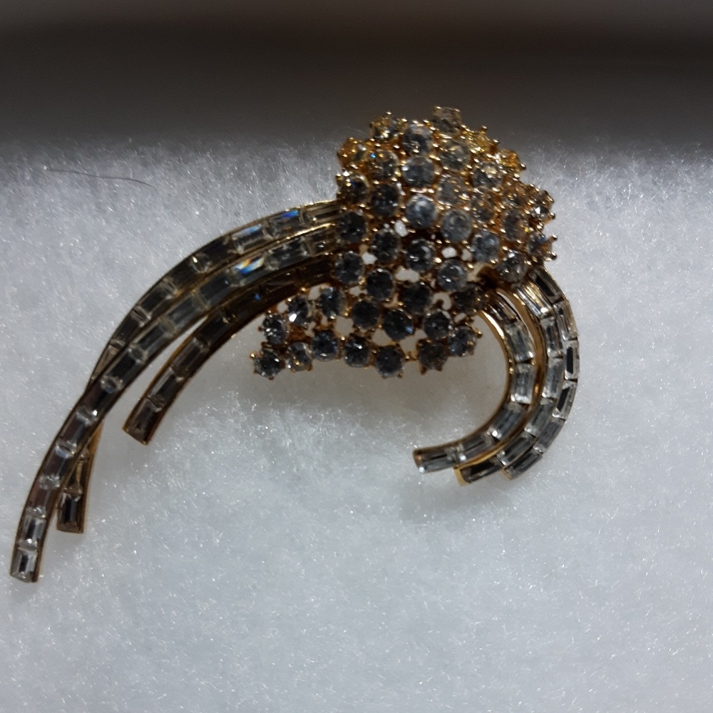 Alfred Sung Waterfall Brooch